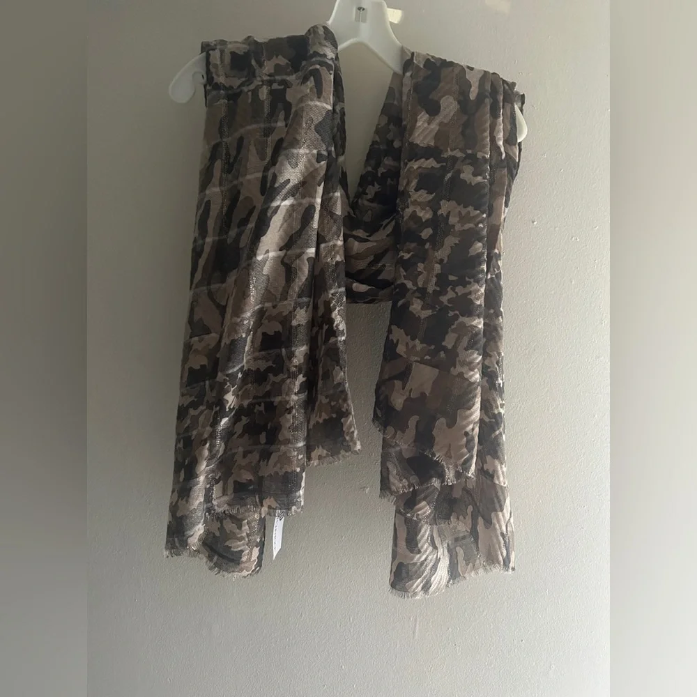 Jessica McClintock Women’s Camo Scarf
